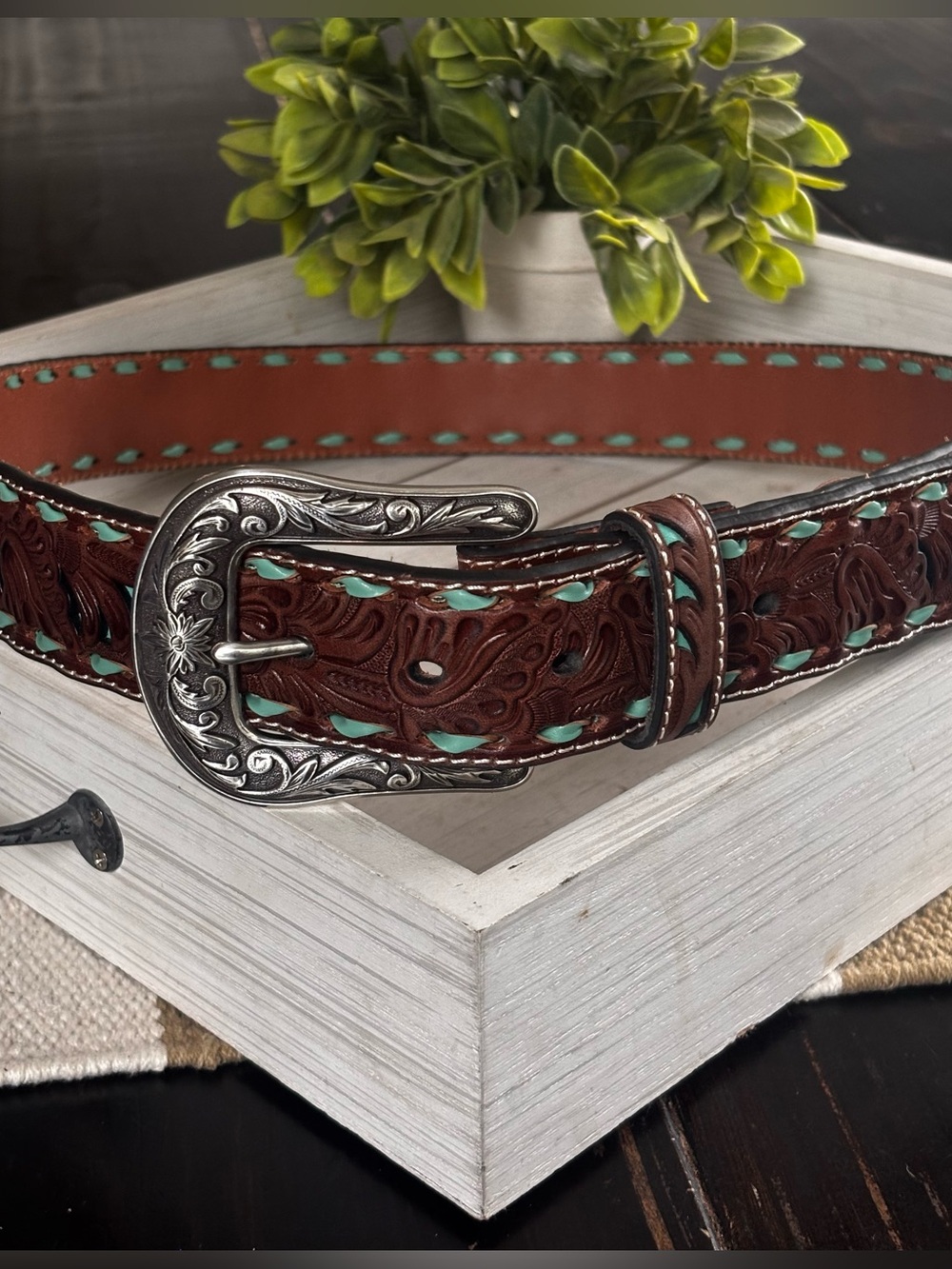NOCONA WOMEN'S BROWN EMBOSSED WITH TURQUOISE INLAY BELT